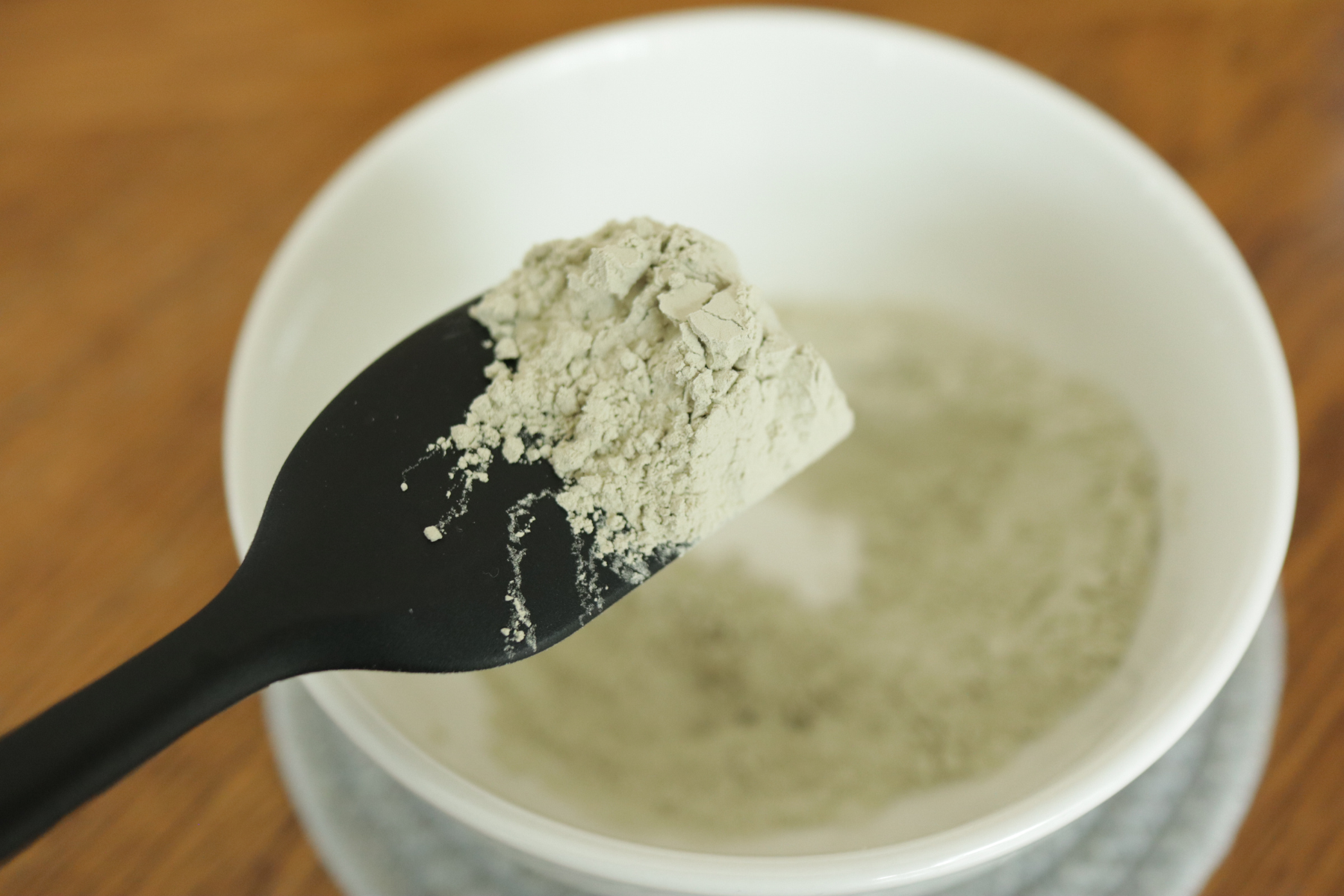 bentonite clay on a spatula